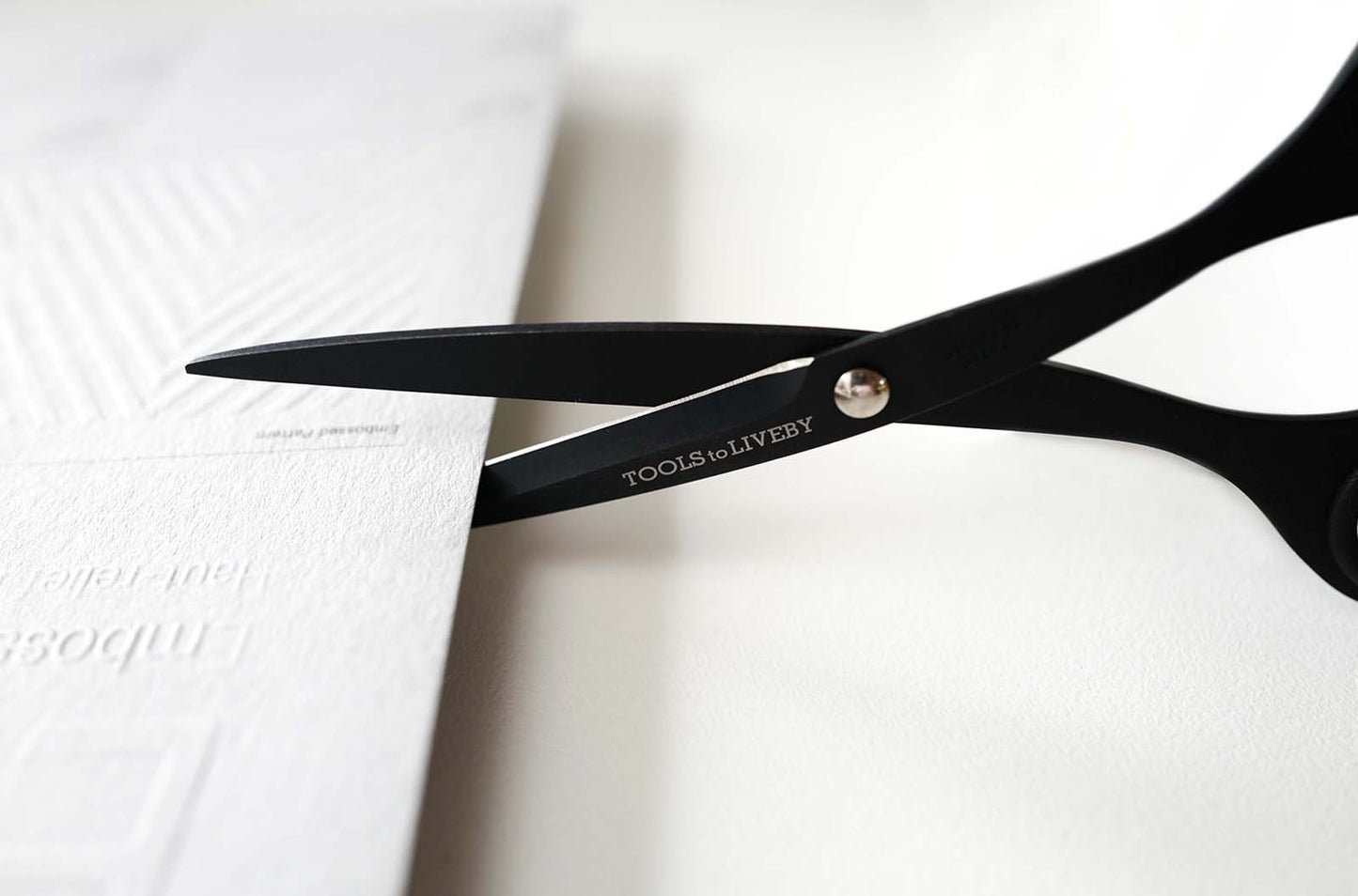 Tijeras medianas - 6.5" Negras - Tools to Liveby