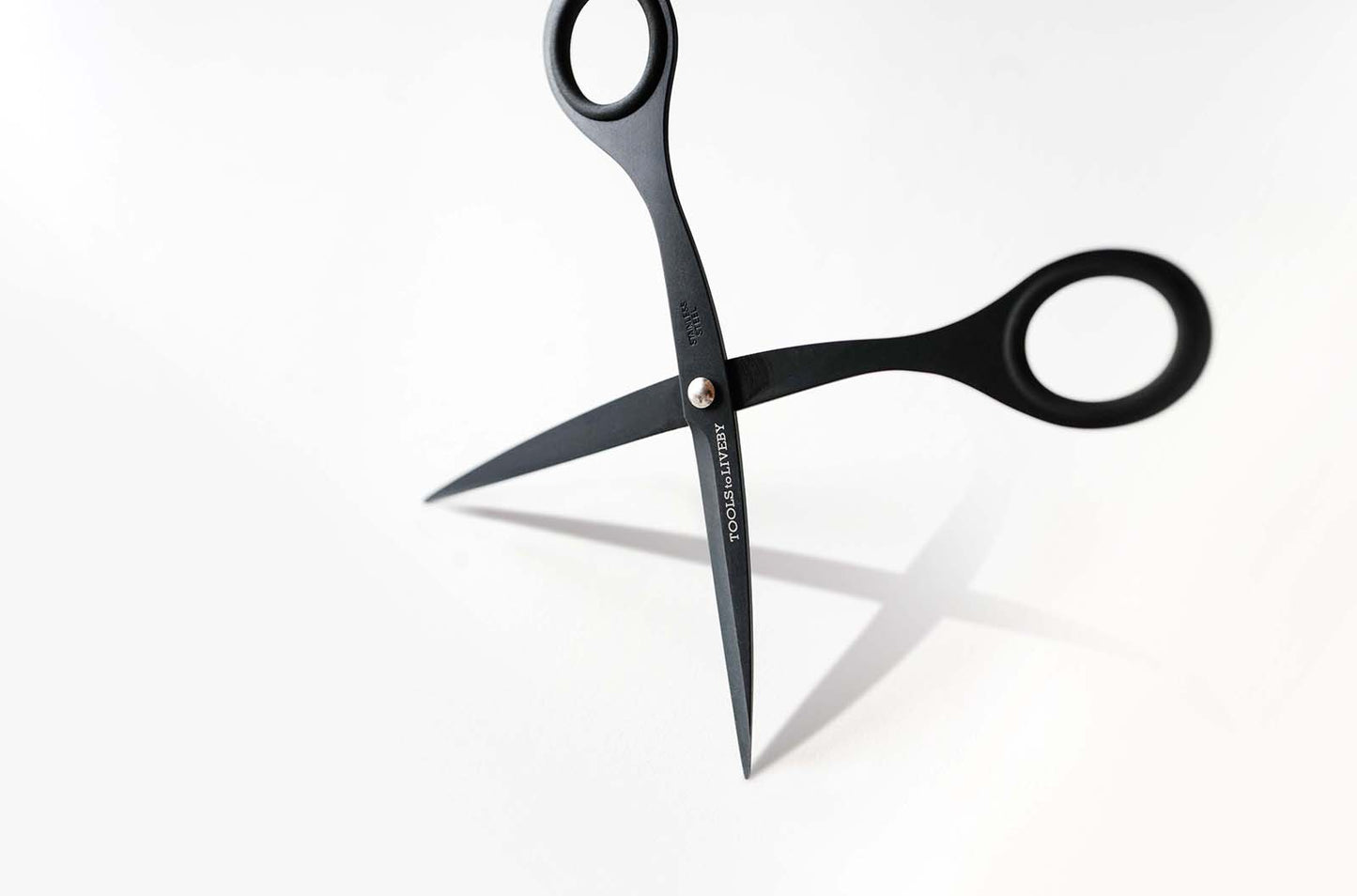 Tijeras medianas - 6.5" Negras - Tools to Liveby