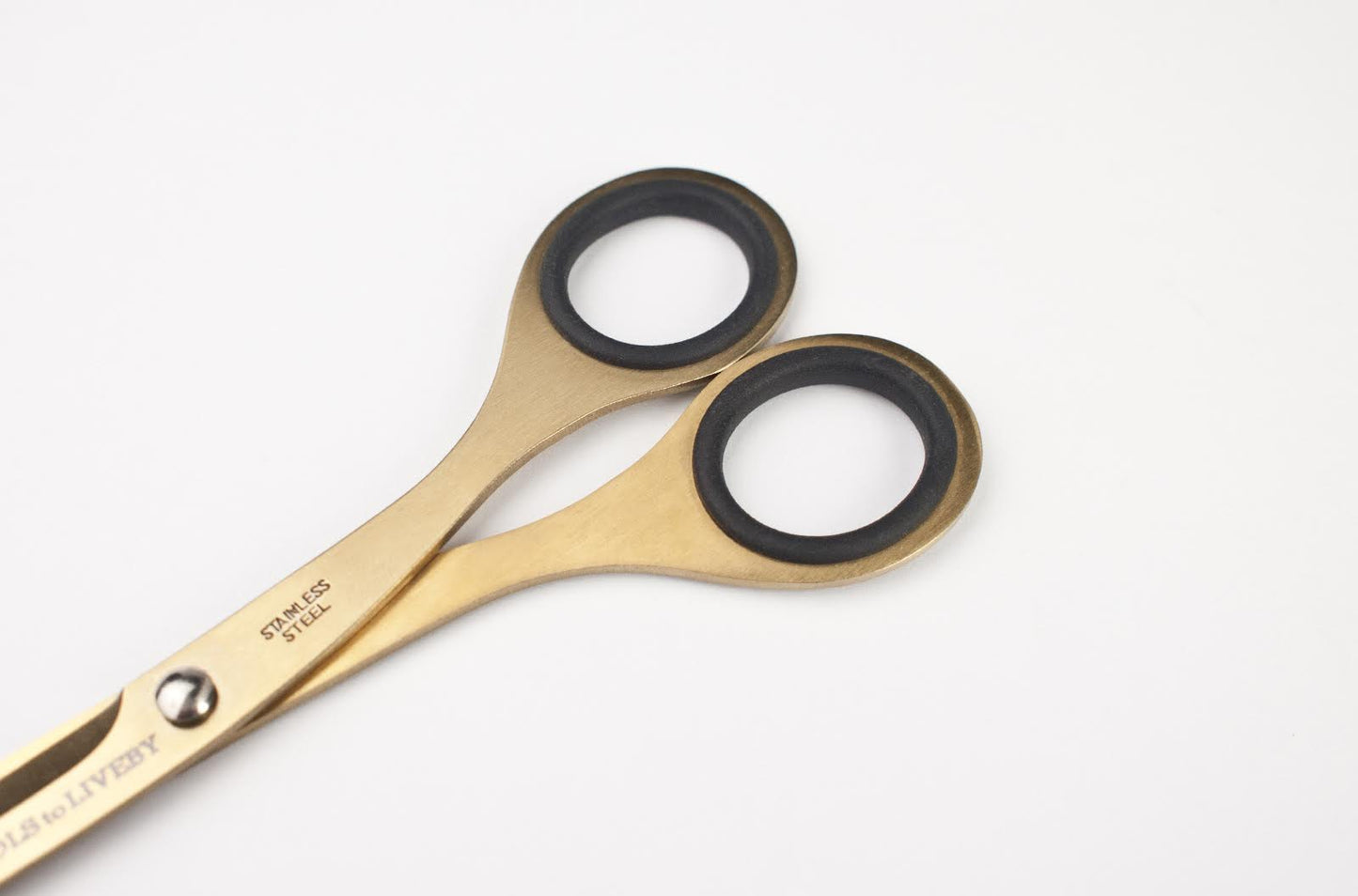 Tijeras medianas - 6.5" Doradas - Tools to Liveby