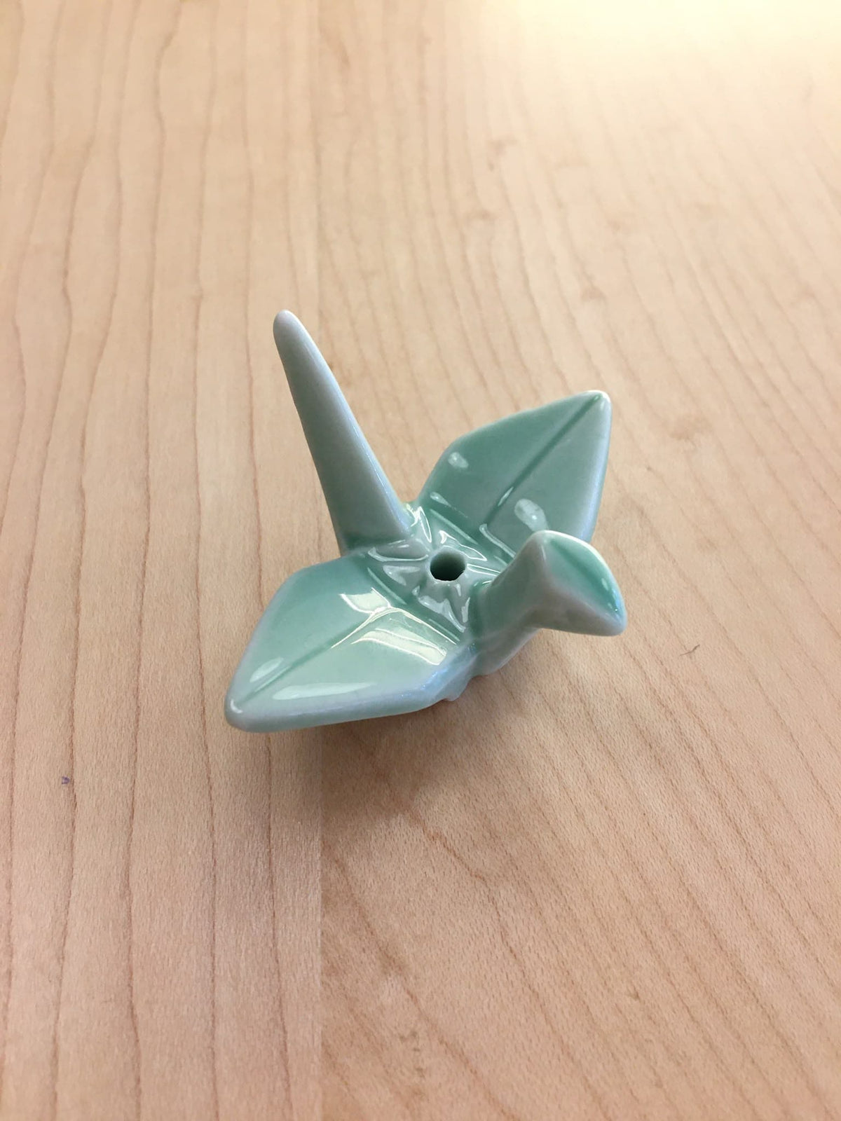 Soporte para incienso -una grulla con un estilo origami-