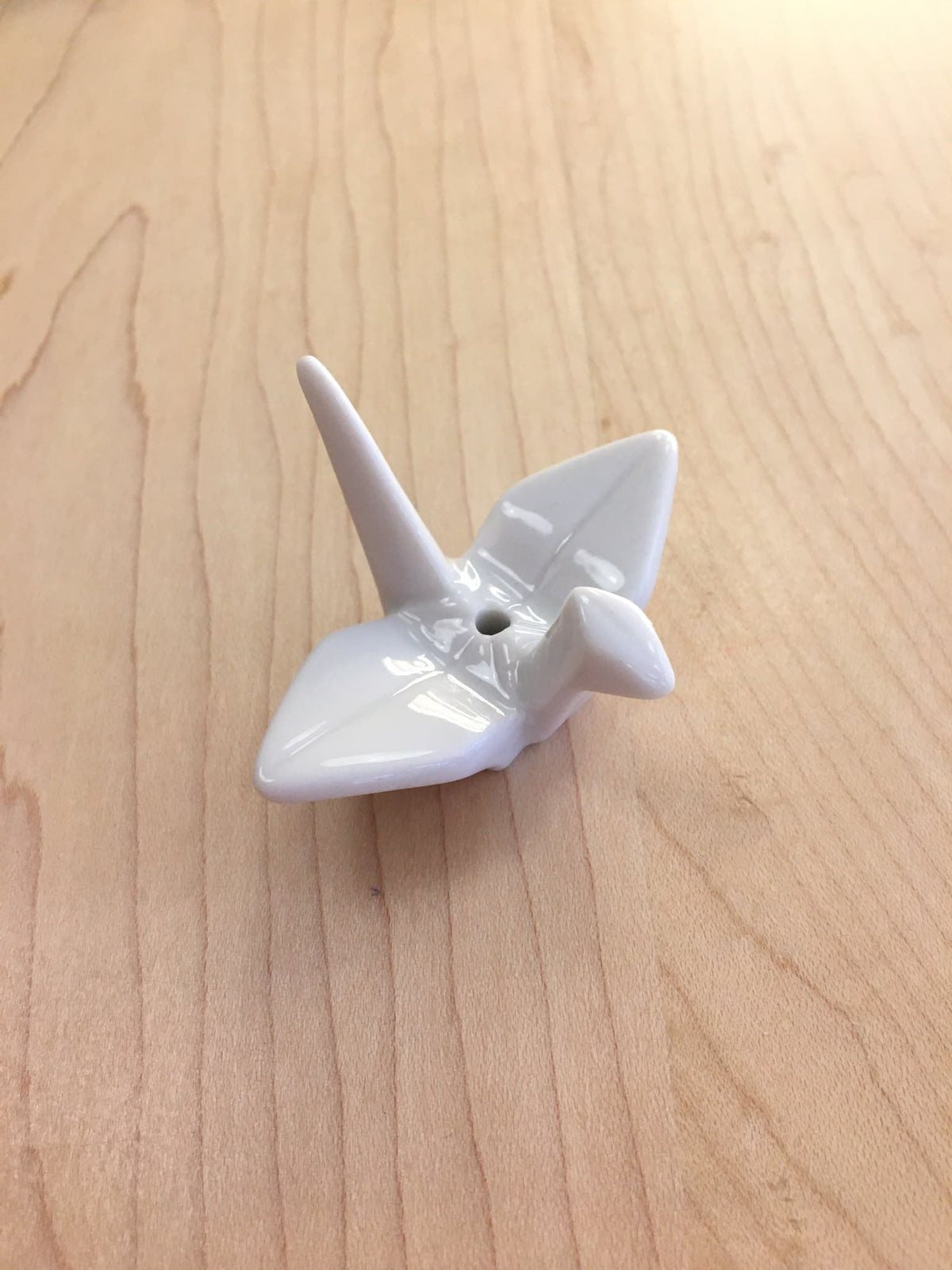Soporte para incienso -una grulla con un estilo origami-