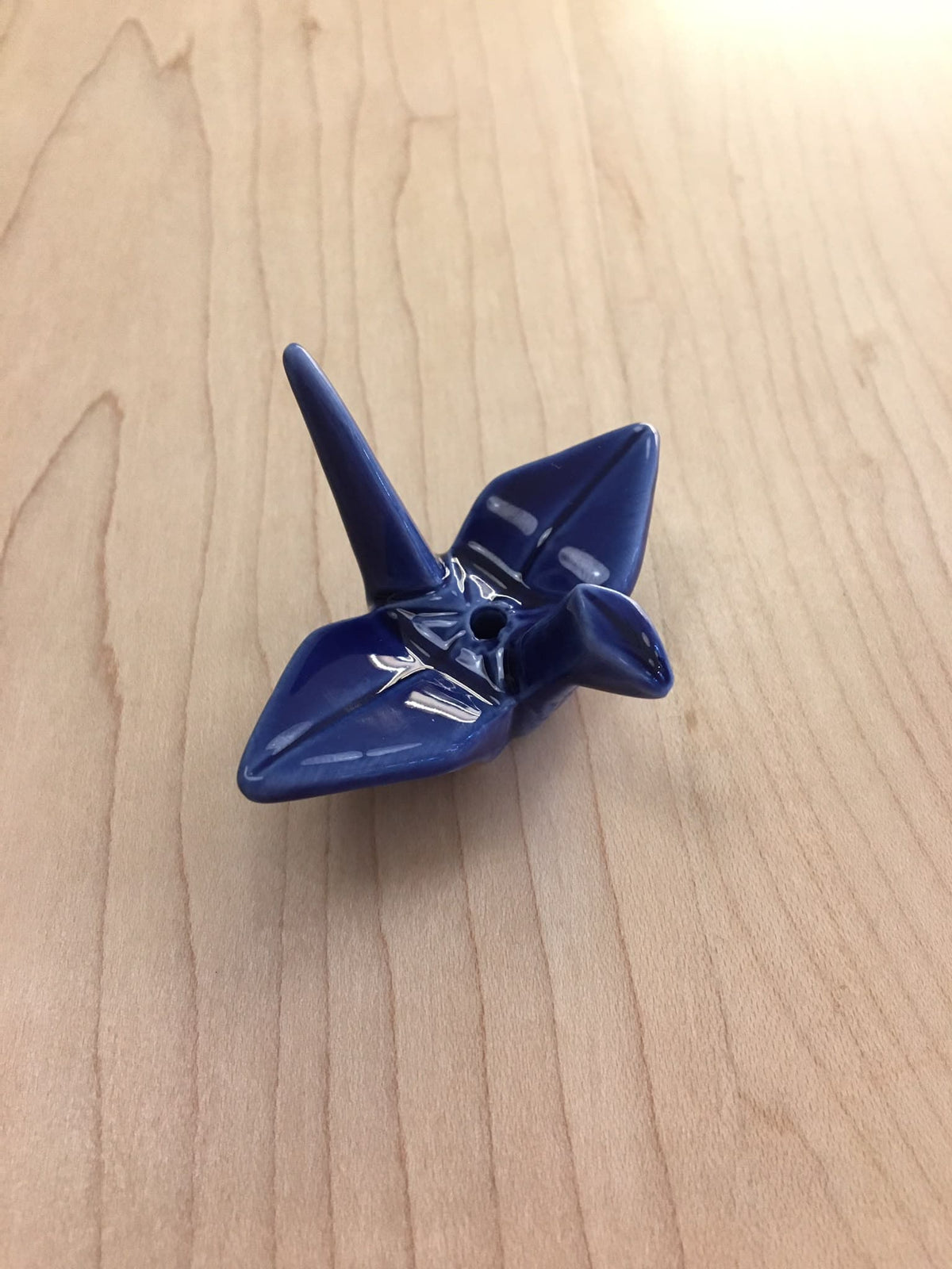 Soporte para incienso -una grulla con un estilo origami-