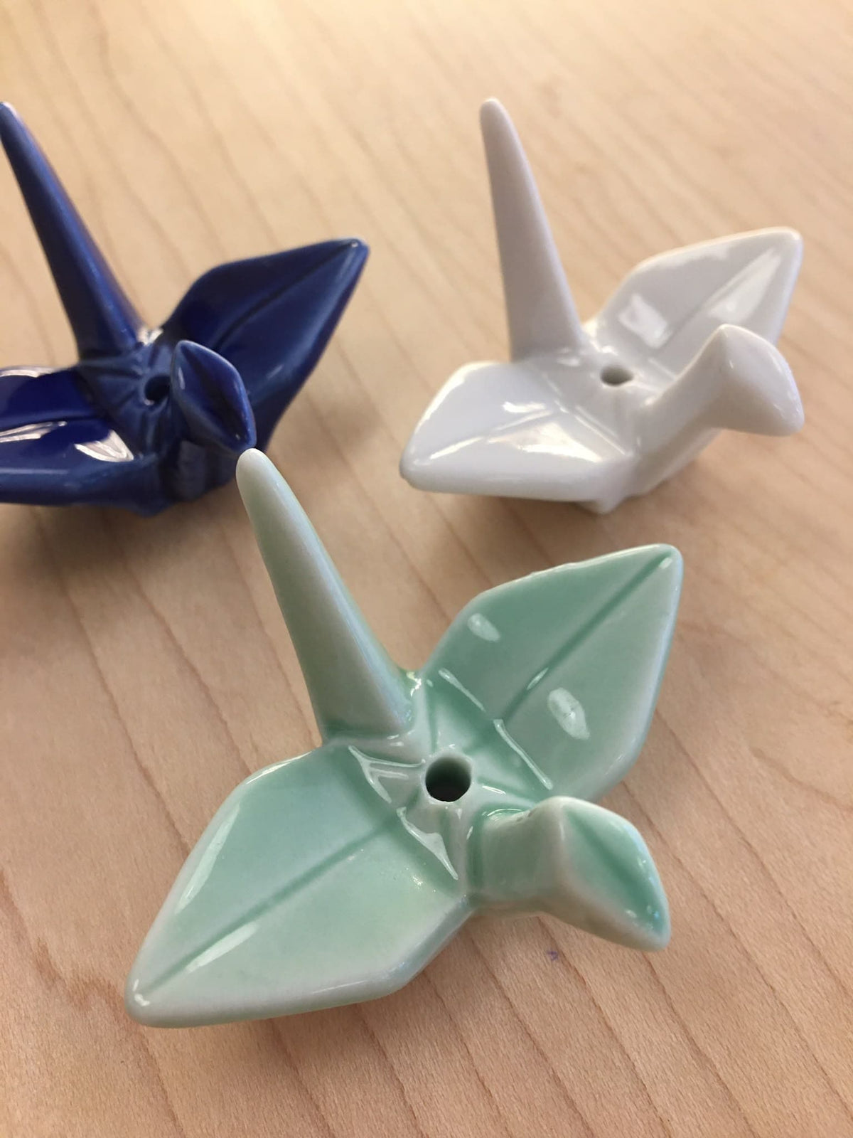 Soporte para incienso -una grulla con un estilo origami-